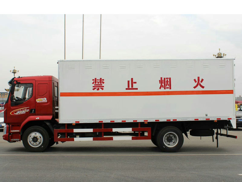 柳汽乘龍6.6米（額載10.6噸）氣體廂式車
